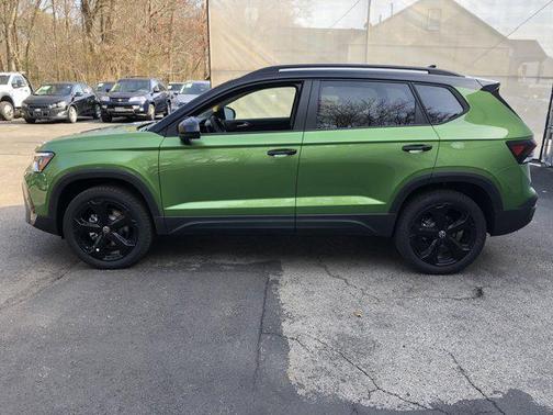 2025 Volkswagen Taos 1.5T SE Black