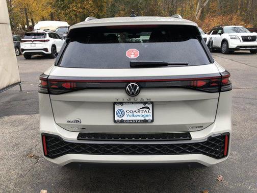 2026 Volkswagen Tiguan 2.0T SEL R-Line 4MOTION