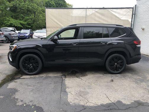 2025 Volkswagen Atlas 2.0T SE w/Technology 4MOTION