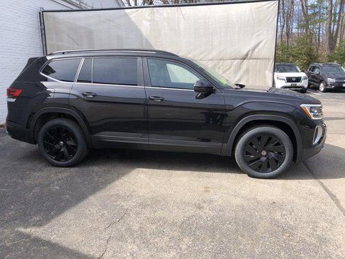 Deep Black Pearl 2026 Volkswagen Atlas 2.0T SE w/Technology 4MOTION