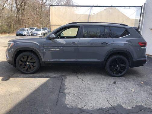 Pure Gray 2026 Volkswagen Atlas 2.0T SE w/Technology 4MOTION