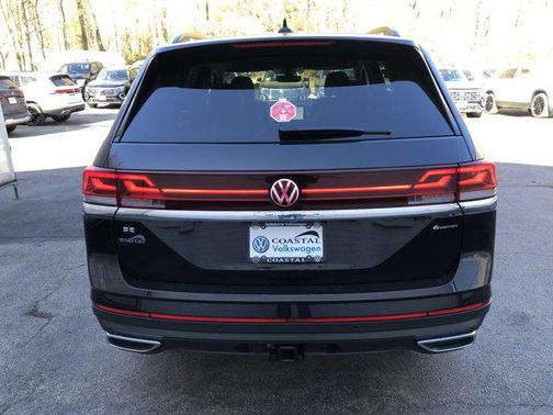 Deep Black Pearl 2026 Volkswagen Atlas 2.0T SE w/Technology 4MOTION