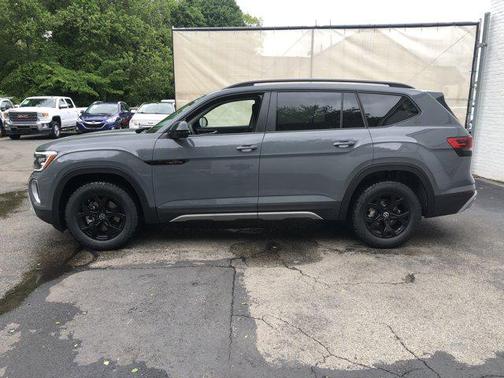 2025 Volkswagen Atlas 2.0T Peak Edition