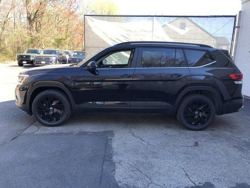 Deep Black Pearl 2026 Volkswagen Atlas 2.0T SE w/Technology 4MOTION