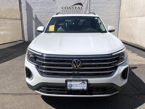 Opal White Pearl 2026 Volkswagen Atlas 2.0T SE w/Technology 4MOTION