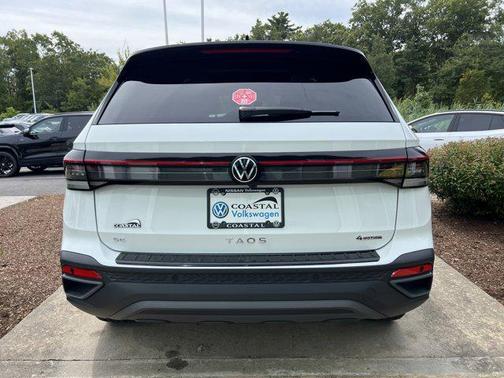 2025 Volkswagen Taos 1.5T SE Black