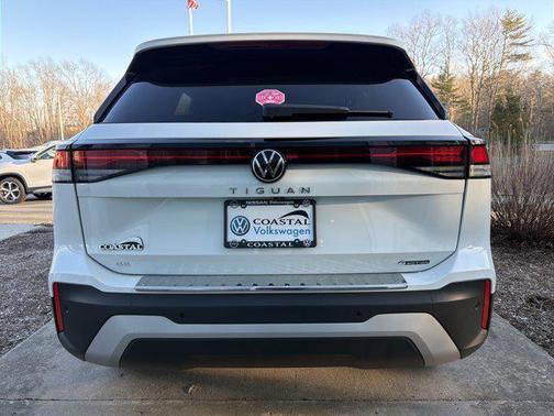 2025 Volkswagen Tiguan 2.0T SE 4MOTION