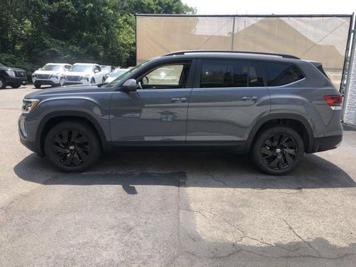 2025 Volkswagen Atlas 2.0T SE w/Technology 4MOTION