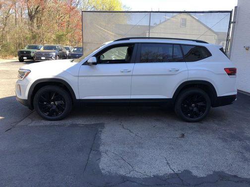 Opal White Pearl 2026 Volkswagen Atlas 2.0T SE w/Technology 4MOTION
