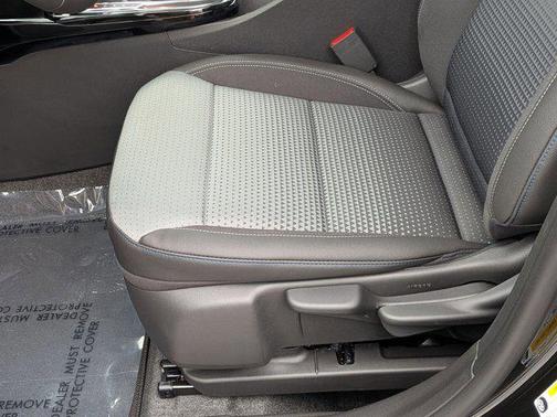 Mosaic Black Metallic 2026 Chevrolet Trax LT