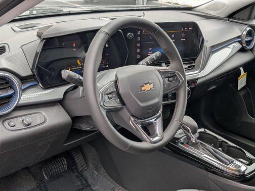 Mosaic Black Metallic 2026 Chevrolet Trax LT