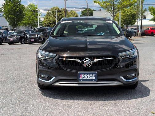 Ebony Twilight Metallic 2018 Buick Regal TourX Preferred