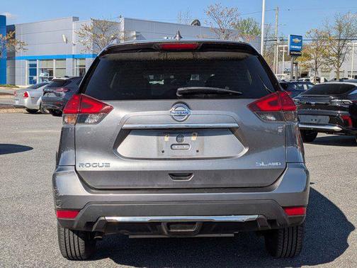 Gun Metallic 2017 Nissan Rogue SL