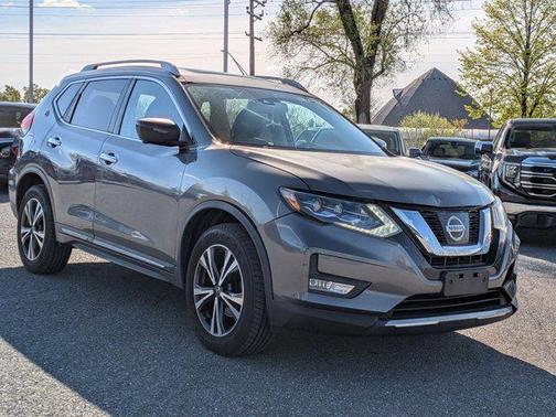 Gun Metallic 2017 Nissan Rogue SL
