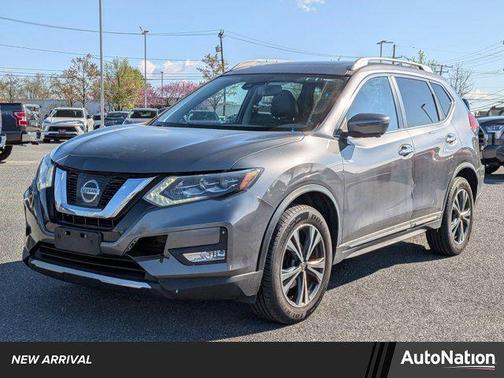 Gun Metallic 2017 Nissan Rogue SL