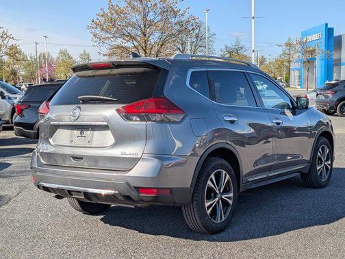 Gun Metallic 2017 Nissan Rogue SL
