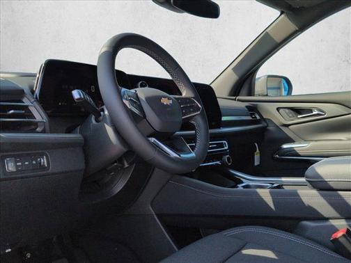 Mosaic Black Metallic 2026 Chevrolet Traverse LT