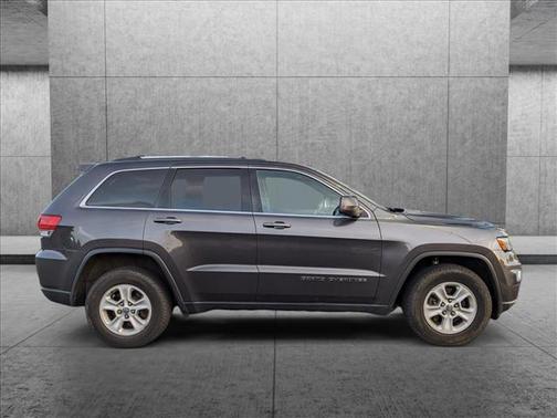 Photo 5 of 16 of 2017 Jeep Grand Cherokee Laredo