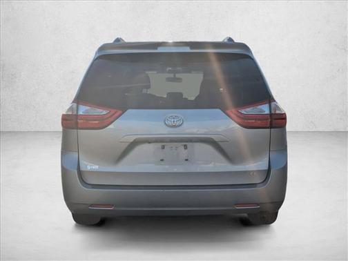 2015 Toyota Sienna LE