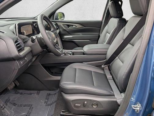 Lakeshore Blue Metallic 2026 Chevrolet Traverse LT