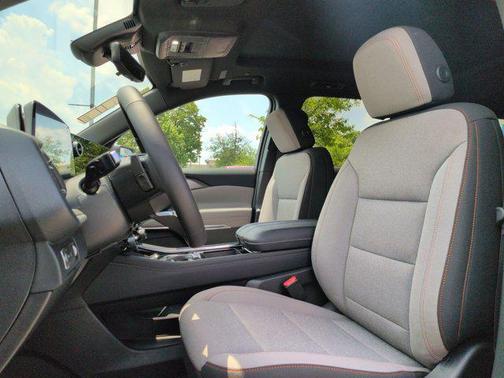 Summit White 2026 Chevrolet Traverse LT