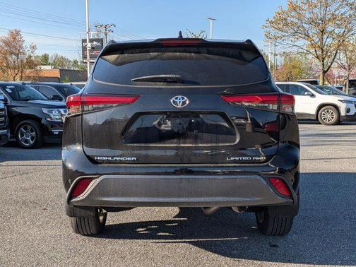 Midnight Black Metallic 2020 Toyota Highlander Limited