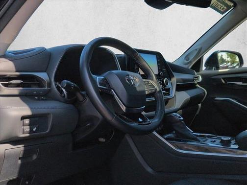 Midnight Black Metallic 2020 Toyota Highlander Limited