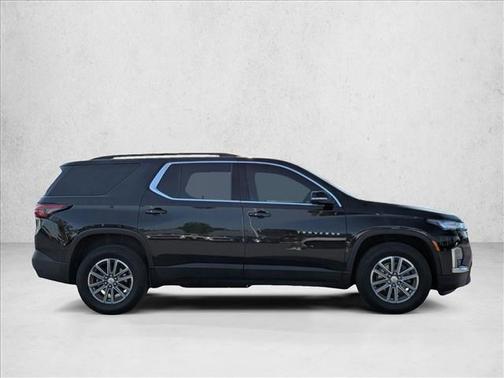 Mosaic Black Metallic 2022 Chevrolet Traverse LT Cloth