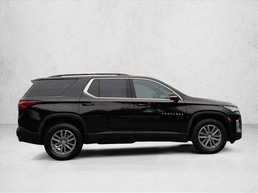 Mosaic Black Metallic 2022 Chevrolet Traverse LT Cloth