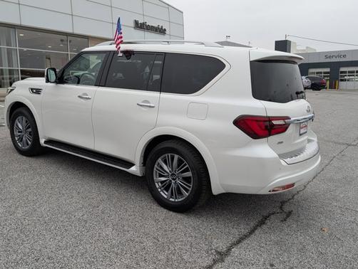 2023 INFINITI QX80 LUXE
