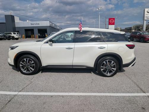 Majestic White 2023 INFINITI QX60 LUXE