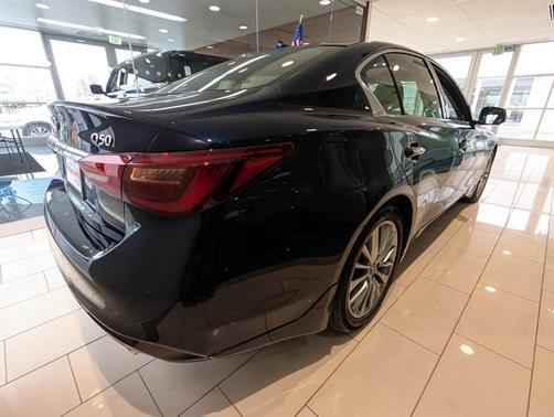 2022 INFINITI Q50 LUXE