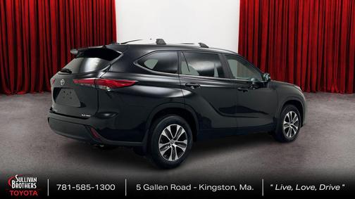 Midnight Black Metallic 2023 Toyota Highlander XLE