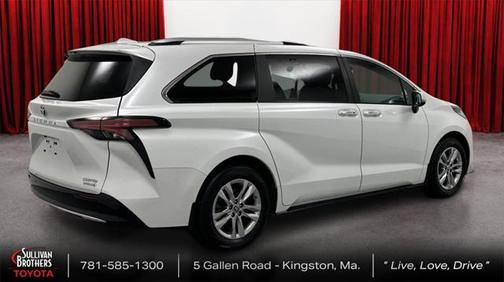 2022 Toyota Sienna Limited 7-Passenger