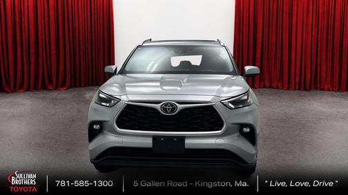 Celestial Silver Metallic 2022 Toyota Highlander XLE