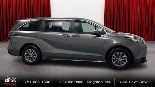 2023 Toyota Sienna LE