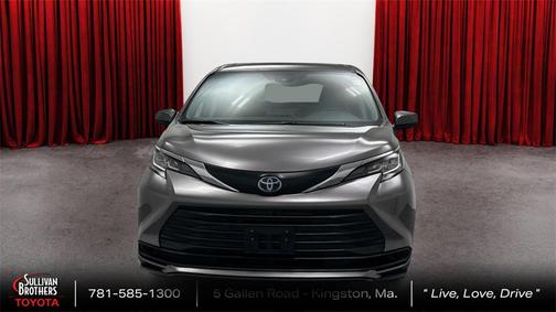 2023 Toyota Sienna LE