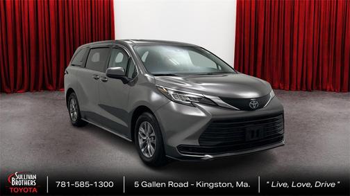 2023 Toyota Sienna LE