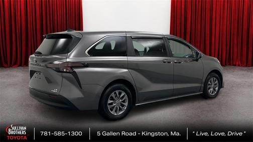 2023 Toyota Sienna LE