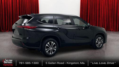 Midnight Black Metallic 2023 Toyota Highlander XLE