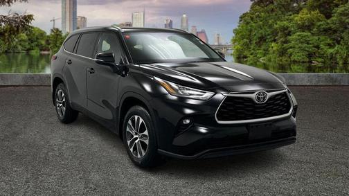 Midnight Black Metallic 2020 Toyota Highlander XLE