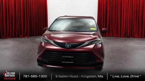 2022 Toyota Sienna LE