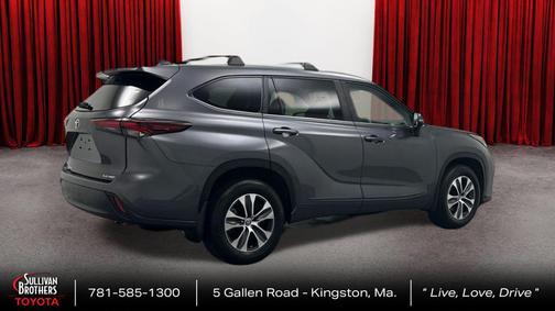 Magnetic Gray Metallic 2024 Toyota Highlander XLE