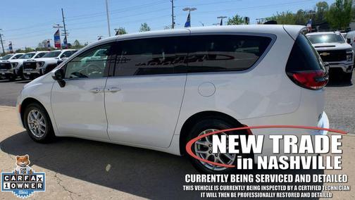 Bright White Clearcoat 2023 Chrysler Pacifica Touring L