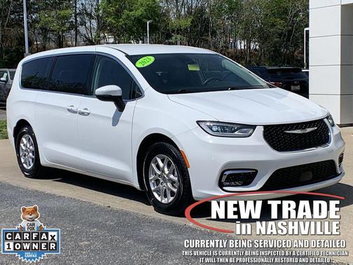 Bright White Clearcoat 2023 Chrysler Pacifica Touring L