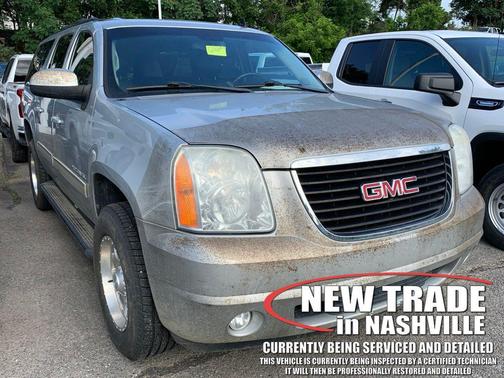 Pure Silver Metallic 2011 GMC Yukon XL 2500 SLT