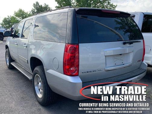 Pure Silver Metallic 2011 GMC Yukon XL 2500 SLT
