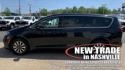 Brilliant Black Crystal Pearlcoat 2024 Chrysler Pacifica Hybrid Select