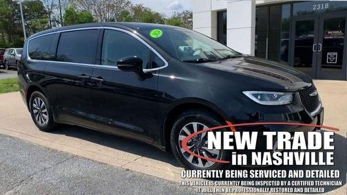 Brilliant Black Crystal Pearlcoat 2024 Chrysler Pacifica Hybrid Select