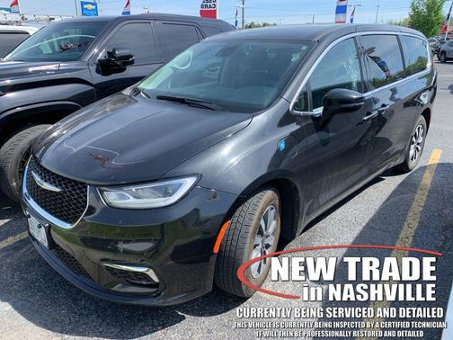 Brilliant Black Crystal Pearlcoat 2024 Chrysler Pacifica Hybrid Select